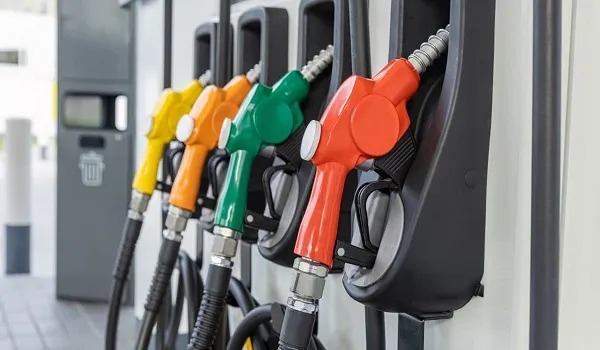 मिडिल ईस्ट तनाव के बीच प्रीमियम पेट्रोल महंगा